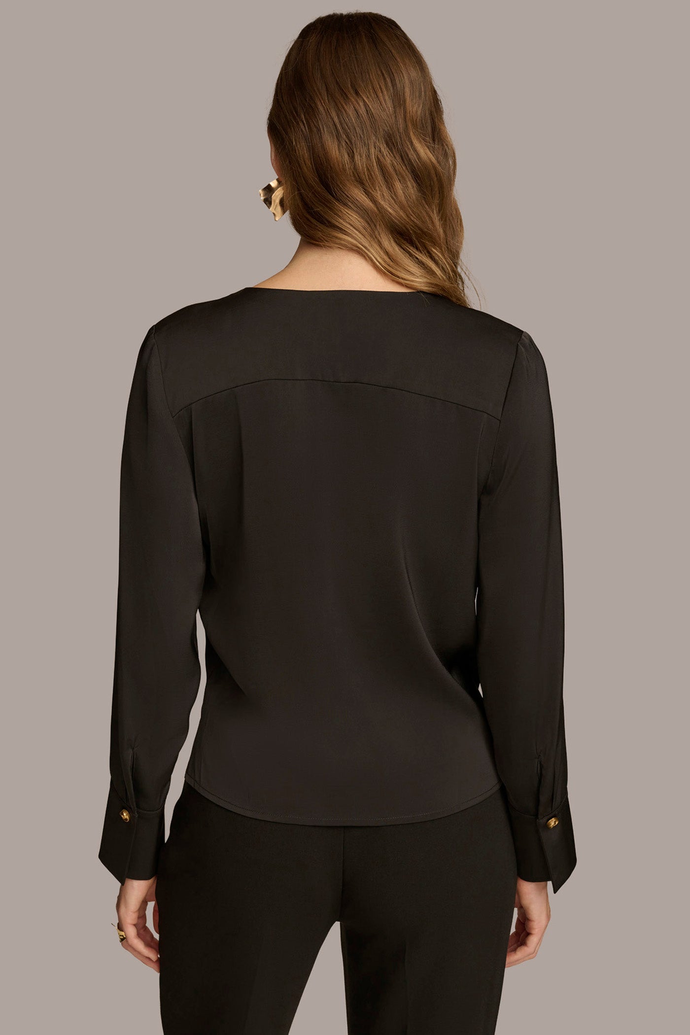 (image for) INNOVATIVE V-NECK WITH SIDE BUTTON DETAIL